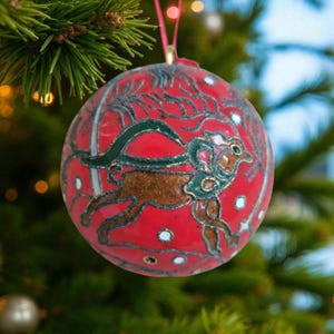 Vintage rote Cloisonnè emaillierte Rentier-Weihnachtsverzierung