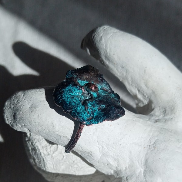 Bague abstraite organique cuivre électroformé bleuté moderne