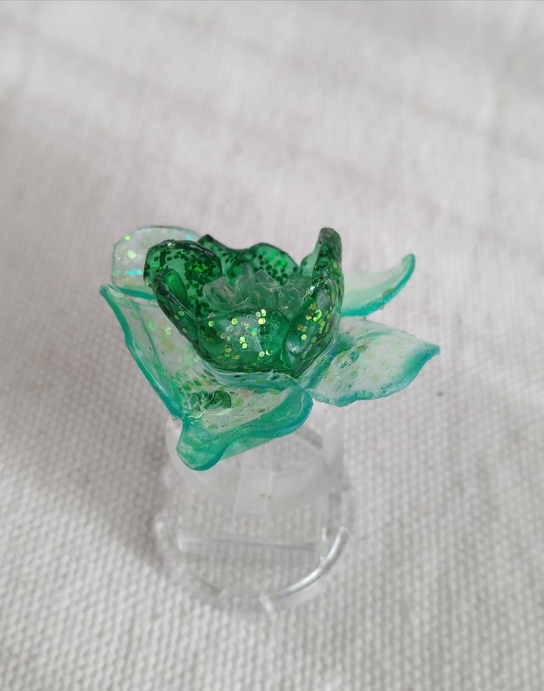 Bague Vintage Neuve En Plastique Fleur Rose Et Jaune – Taille 52/53, Diamètre 1,7 Cm, France