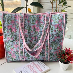 Handgefertigte gesteppte Baumwoll-Einkaufstasche - umweltfreundlicher, wendbarer Blumenblock-Druck, nachhaltige Einkaufstasche, Markt, Schulter- & Alltagstasche, Geschenke
