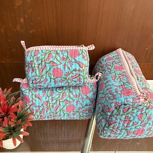 Borsa da toilette trapuntata in cotone da 3 pezzi, pochette cosmetica floreale fatta a mano, piccolo beauty case, pochette leggera, sacchetti regalo personalizzati per le feste