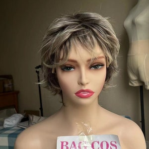Wig Ombre Ash Brown blonde wig short cut wavy wig Cosplay wig with bangs for women Synthetic wig