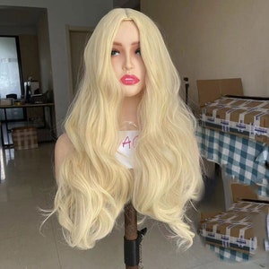 White Queen Cosplay Wig: Synthetic Blonde Wavy Wig with Bangs