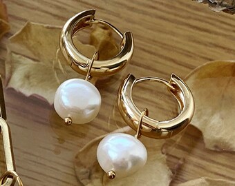 Pearl handmade Earrings / Gold earring / Circle hoop / Cultured pearls / Minimalistic jewellery / Gift for her / Gift for mom / Wedding
