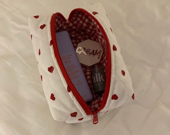 Red Heart Quilted Makeup Bag, with red gingham inside, cosmetic bag, Dimond quilted, Pinterest, summer, travel, makeup bag, red ziper