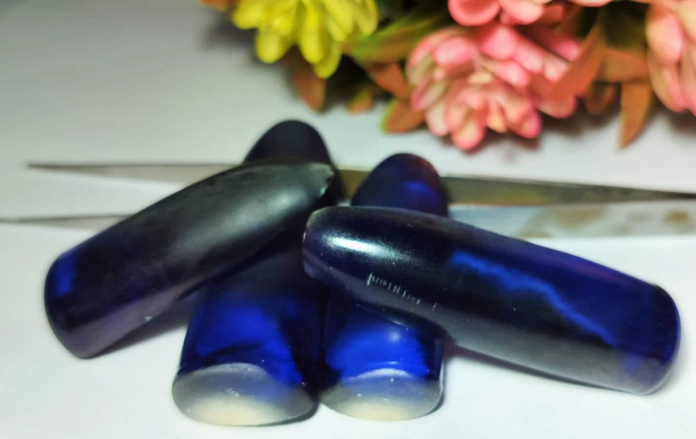 Ceylon Blue Lab criou safira de coríndon lapidada em bruto para lapidação de gemas