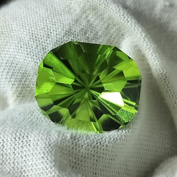 Nid d'abeille et laser !!! Zircon CZ vert de qualité AAA en forme de coussin 14X12X10.20MM Unique fantaisie taillée gemme à facettes taillées en vrac