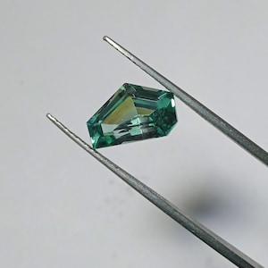 Lab Created Green Sapphire Fancy Shape 12X8x5.70MM Beautiful piec like Pendant Ring Bracelet Rare Cut Fantasy Cutting Fancy Cut Loose Gemsto