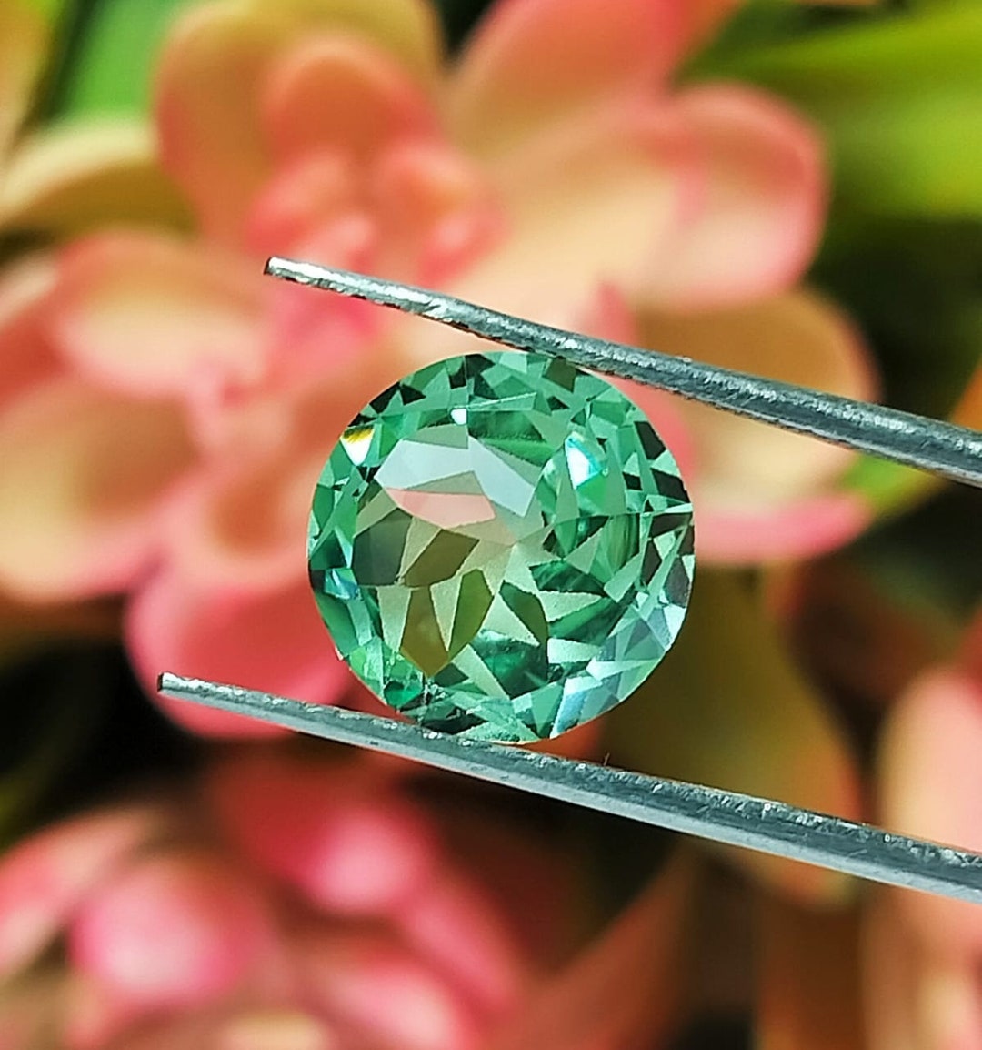 Bi Green Corundum Round Shape 10X10X5.80MM Fantasy Designer Cut Gem