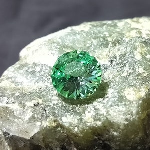 Certified Green Sapphire From switzerland Round Shape 10X10X6.20MM Sun Flower Cut Loose Gemstone Fantasy Cut Gemstone Gem