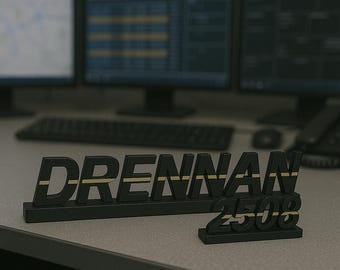 Personalisiertes Gold Line Badge mit Name / Nummer