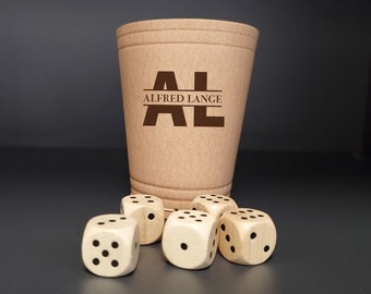 Dice cup with engraving initials, incl. wooden cubes