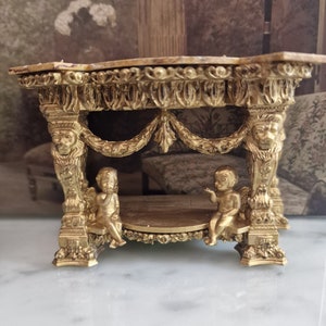 Barockes Engels-Sideboard für Puppenhaus.