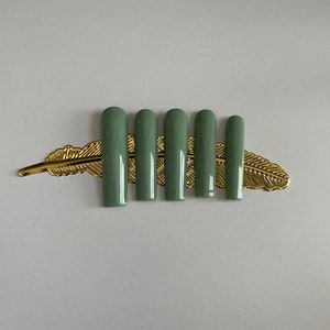 Press on nails