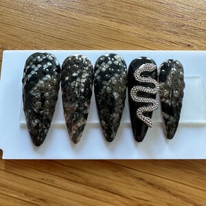 Press on nails