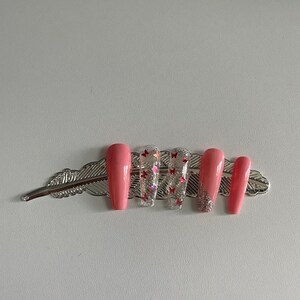 Press on nails