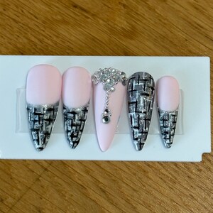 Press on nails