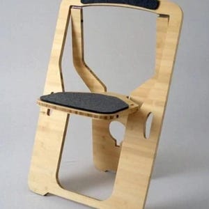 Disposición de silla plegable portátil en formato vectorial cdr y dxf para cortar de madera contrachapada y fabricación propia.