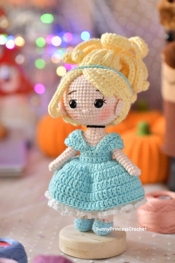 Crochet princess dress and hat for dolls (portuguese/spanish