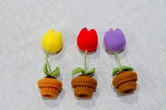 Easy Crochet Mini Tulip Pot Tutorial