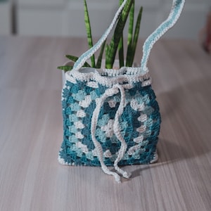 HANDMADE granny square pattern purse