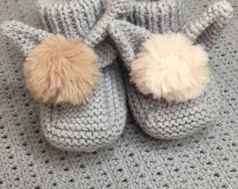 Socken Kinder. Socks for children.Socks for children. Booties- bunnies, knitted with knitting needles from wool.