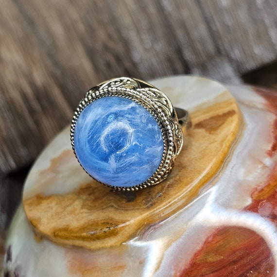 Vintage Whiting and Davis cocktail ring blue marb… - image 1