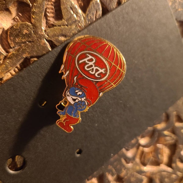 Vintage Post Cereal Papa Smurf hot air balloon pin. Collectors item.