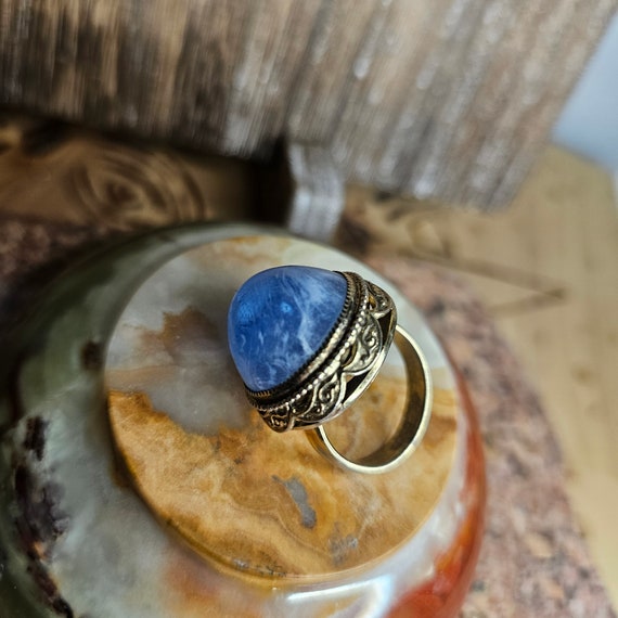Vintage Whiting and Davis cocktail ring blue marb… - image 9