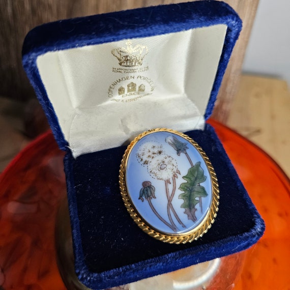 A Bing and Grondahl porcelain pendant brooch combo