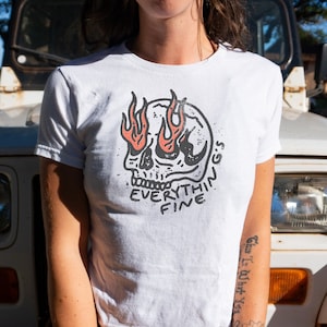 Grunge Y2K Baby Tee: Everything's Fine Skull Graphic Crop Top