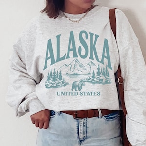 Alaska State Sweatshirt Trendy Alaska Brown Bear Sweatshirt Oversized Vintage Sweatshirt Cute Vacation Shirt Hiking Sweatshirt Outdoor