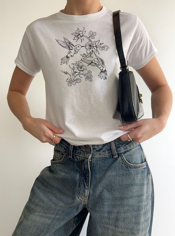 Hummingbird Baby Tee Trendy 90s Aesthetic Crop Top Downtown Girl Preppy Clothing Botanical Bird Tshirt Graphic Tee Summer Shirt Fairycore