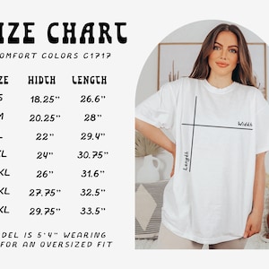 Puede incluir: Una camiseta blanca con una tabla de tallas y el texto "SIZE CHART" en negro. La tabla enumera las tallas S a 4XL con medidas de ancho y largo en pulgadas. La modelo lleva una XL para un ajuste oversize.