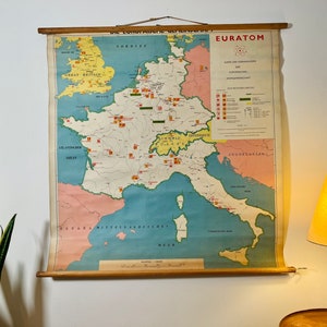 Abbassa la mappa dell'Europa e dell'attività atomica (1961)
