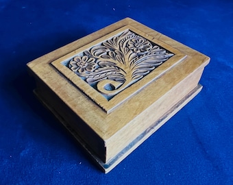 ヴィンテージ彫刻木製ジュエリーボックス：花のディテール、インド製