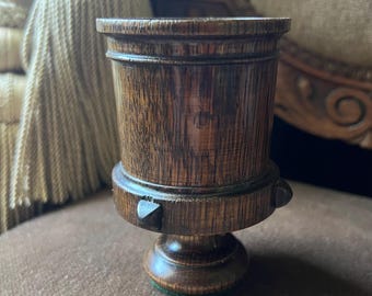 Cáliz o copa con pie de madera torneada antigua