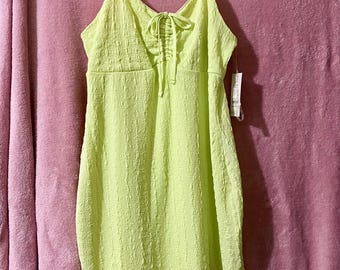 ライムグリーンのミニドレス サイズL - 夏用ルーシュミニドレス