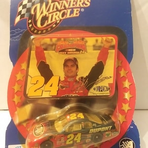 DuPont # 24 Jeff Gordon, vencedor da NASCAR em 2001, adesivo fundido e driver, MIP