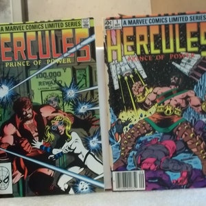 以下が含まれることがあります： 2冊のヴィンテージMarvel Comics。どちらも「Hercules, Prince of Power」を特集。1冊目は女性と、2冊目は戦闘中のヘラクレスを描いています。どちらも鮮やかな色使いで、Marvel Comicsのロゴが入っています。