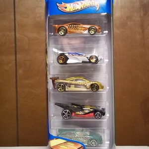Hot Wheels STREET BEASTS die-cast vehicles 5 Pack set