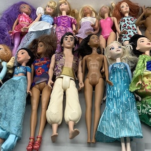 15 muñecas de princesas Disney de Mattel: Elsa, Anna, Mulan, Jasmine y Aladdin imagen 1