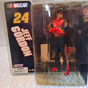 NASCAR No. 24 - DuPont Jeff Gordon Collectible Action Figure with Base 2, MIP