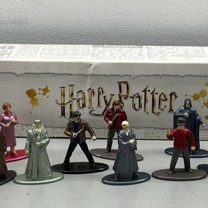 14 Piece Harry Potter Wizarding World Figures and Wand Lot