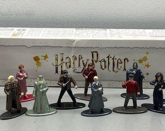 14 Piece Harry Potter Wizarding World Figures and Wand Lot