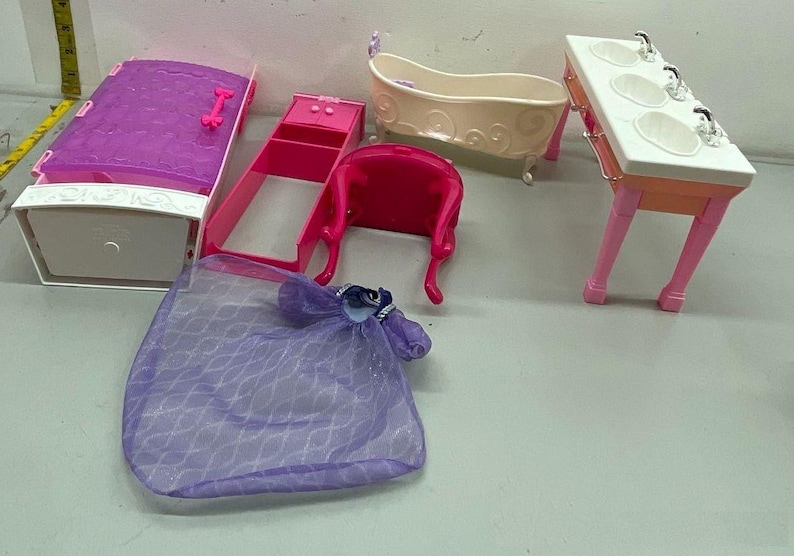 Barbie & Disney Princess Dolls - Ariel, Beast, Horse, Furniture, Wardrobe Closet, Barn image 10
