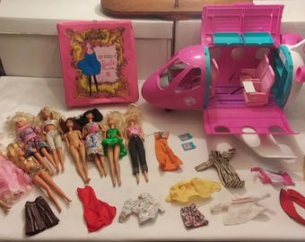 Muñecas Barbie Mattel, ropa, estuche, accesorios y juego de avión