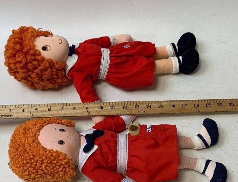 ヴィンテージ アニー ぬいぐるみ 布製人形 2 体 - Knickerbocker 製