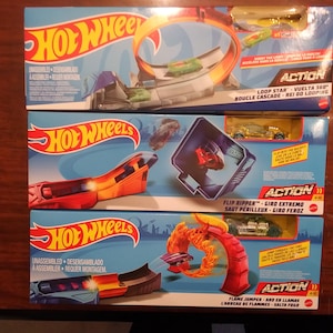 3 Hot Wheels Action Playset with Die-Cast Vehicles - New In Box