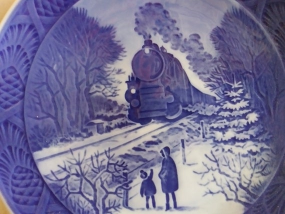 1973年クリスマスプレート「クリスマスに帰省」、ロイヤル